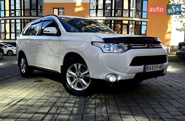 Позашляховик / Кросовер Mitsubishi Outlander 2013 в  фото 2 Позашляховик / Кросовер Mitsubishi Outlander 2013 в