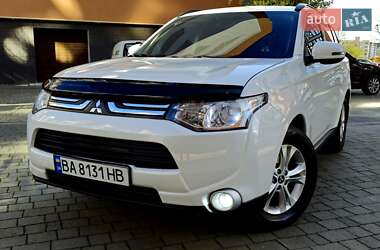 Позашляховик / Кросовер Mitsubishi Outlander 2013 в  фото 17 Позашляховик / Кросовер Mitsubishi Outlander 2013 в
