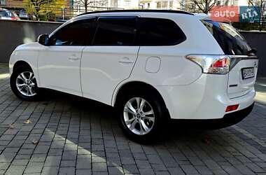 Позашляховик / Кросовер Mitsubishi Outlander 2013 в  фото 25 Позашляховик / Кросовер Mitsubishi Outlander 2013 в