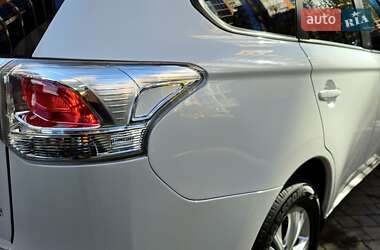 Позашляховик / Кросовер Mitsubishi Outlander 2013 в  фото 27 Позашляховик / Кросовер Mitsubishi Outlander 2013 в