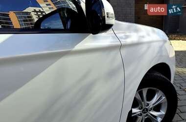 Позашляховик / Кросовер Mitsubishi Outlander 2013 в  фото 30 Позашляховик / Кросовер Mitsubishi Outlander 2013 в
