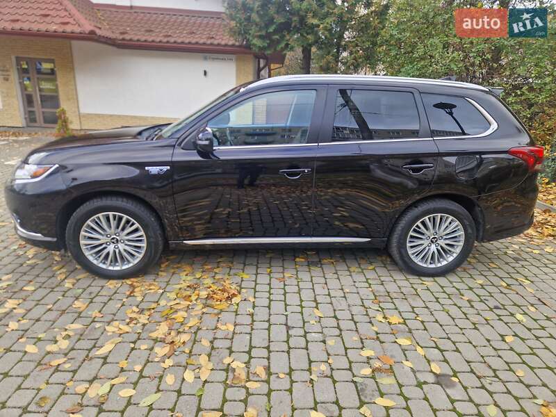 Внедорожник / Кроссовер Mitsubishi Outlander 2018 в Львове