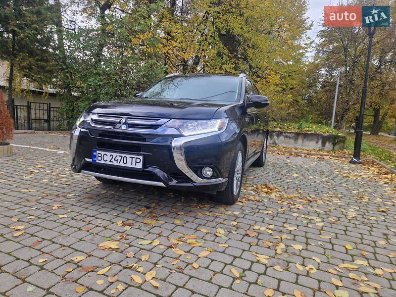 Внедорожник / Кроссовер Mitsubishi Outlander 2018 в Львове