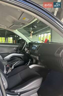 Позашляховик / Кросовер Mitsubishi Outlander 2010 в  фото 20 Позашляховик / Кросовер Mitsubishi Outlander 2010 в