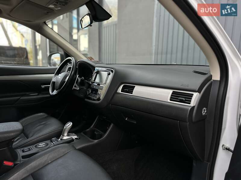 Позашляховик / Кросовер Mitsubishi Outlander 2013 в Івано-Франківську фото 21 Позашляховик / Кросовер Mitsubishi Outlander 2013 в Івано-Франківську