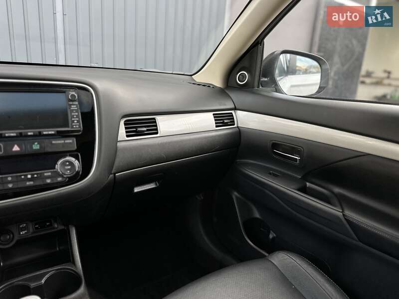 Позашляховик / Кросовер Mitsubishi Outlander 2013 в Івано-Франківську фото 27 Позашляховик / Кросовер Mitsubishi Outlander 2013 в Івано-Франківську
