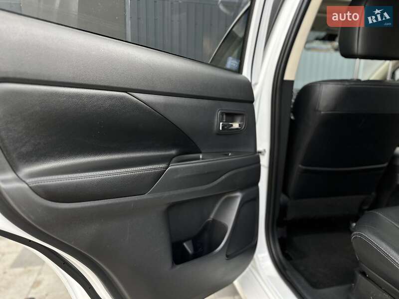 Позашляховик / Кросовер Mitsubishi Outlander 2013 в Івано-Франківську фото 23 Позашляховик / Кросовер Mitsubishi Outlander 2013 в Івано-Франківську