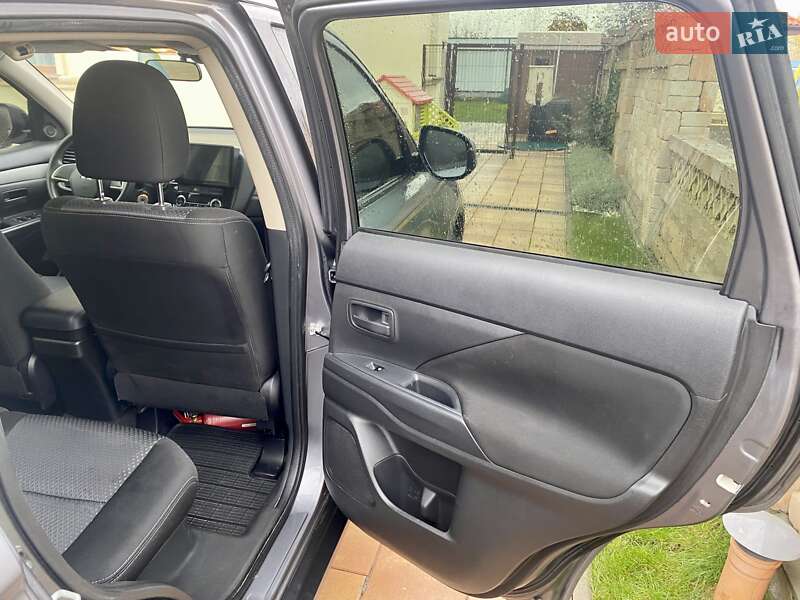 Позашляховик / Кросовер Mitsubishi Outlander 2018 в Києві фото 16 Позашляховик / Кросовер Mitsubishi Outlander 2018 в Києві