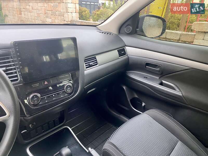 Позашляховик / Кросовер Mitsubishi Outlander 2018 в Києві фото 23 Позашляховик / Кросовер Mitsubishi Outlander 2018 в Києві