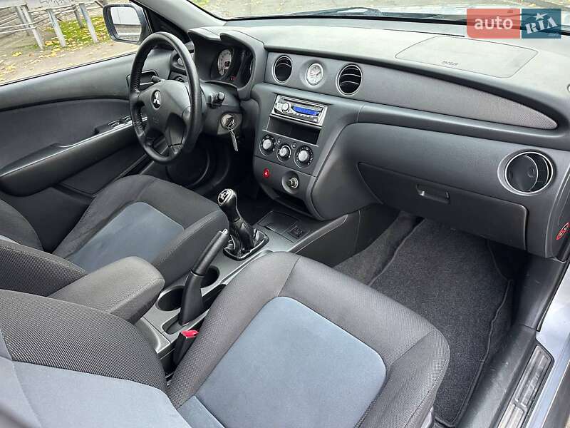 Внедорожник / Кроссовер Mitsubishi Outlander 2005 в Броварах фото 9 Внедорожник / Кроссовер Mitsubishi Outlander 2005 в Броварах