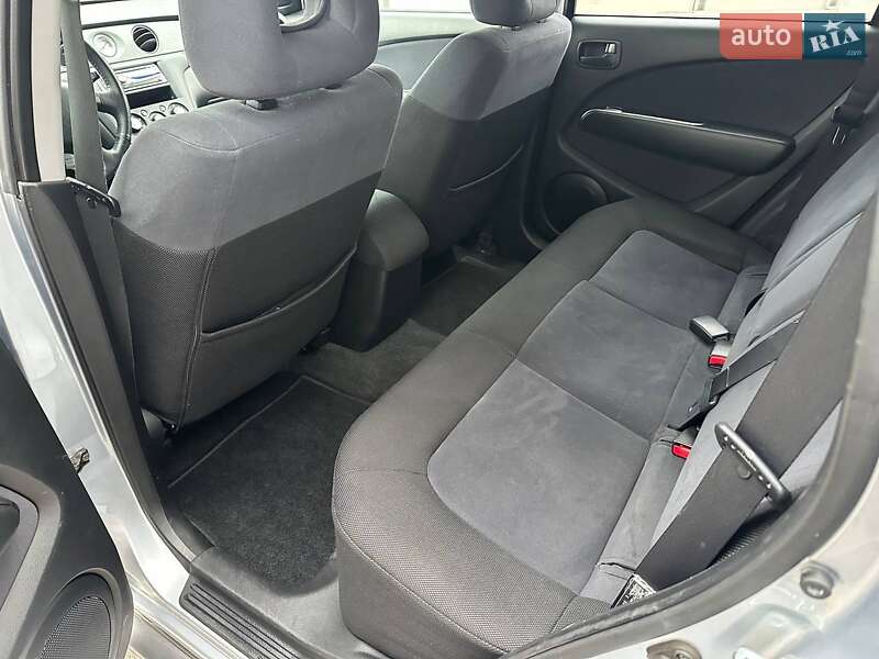 Внедорожник / Кроссовер Mitsubishi Outlander 2005 в Броварах фото 10 Внедорожник / Кроссовер Mitsubishi Outlander 2005 в Броварах