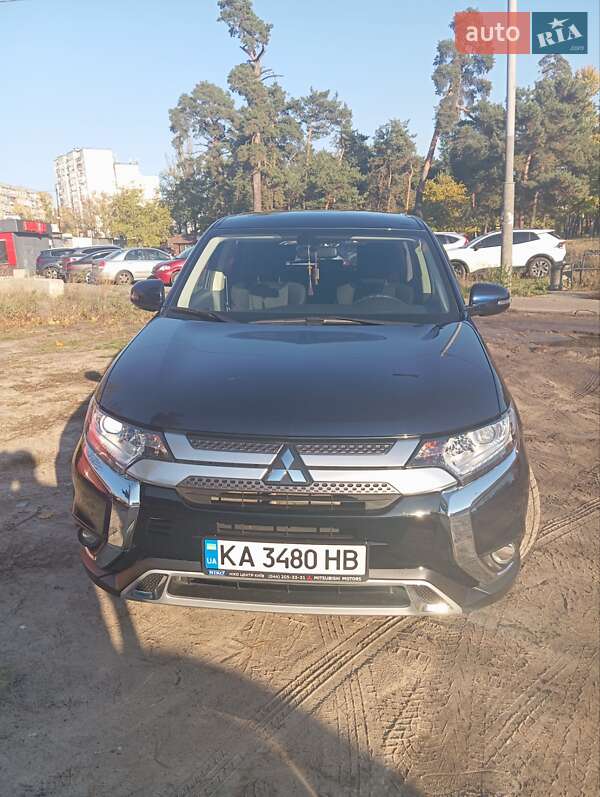 Mitsubishi Outlander 2021