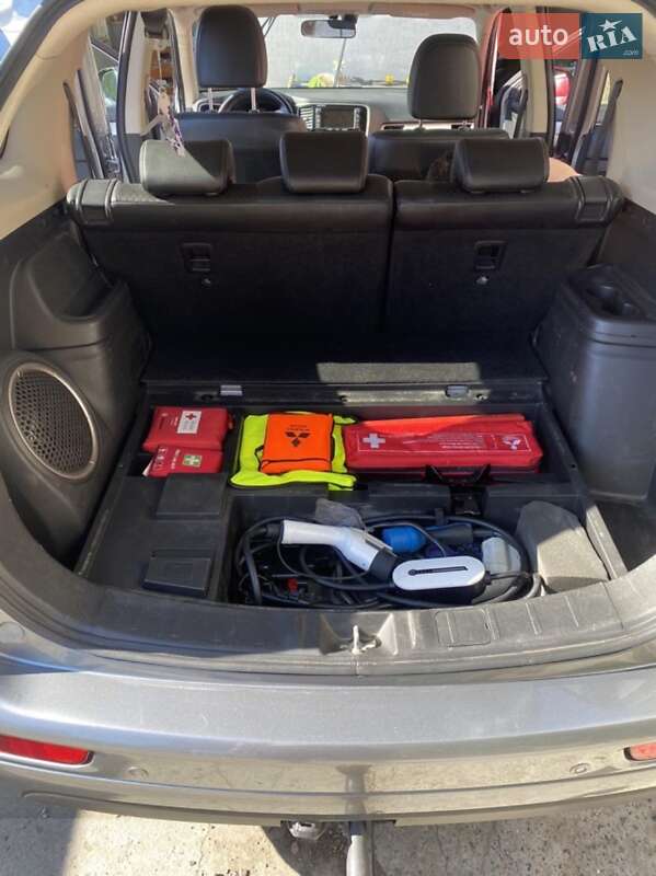 Внедорожник / Кроссовер Mitsubishi Outlander 2013 в Киеве фото 11 Внедорожник / Кроссовер Mitsubishi Outlander 2013 в Киеве