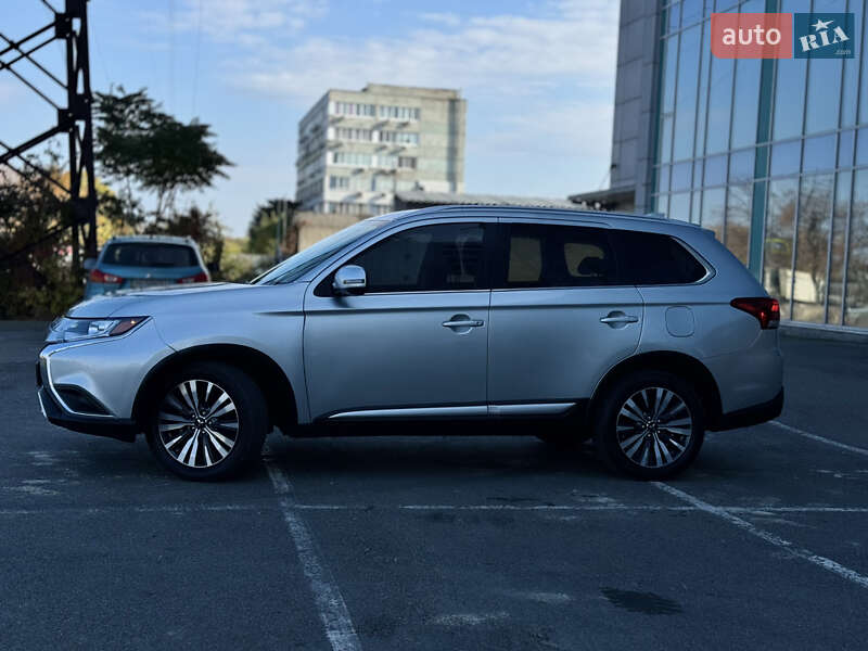 Внедорожник / Кроссовер Mitsubishi Outlander 2020 в Днепре фото 10 Внедорожник / Кроссовер Mitsubishi Outlander 2020 в Днепре