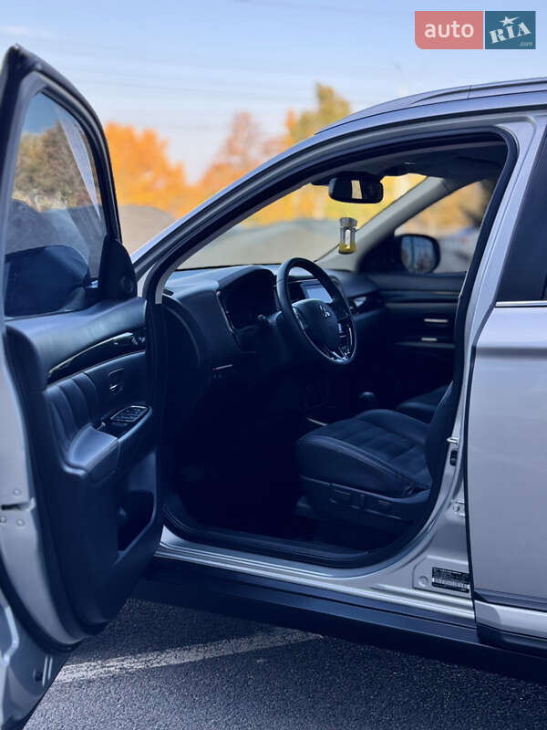 Внедорожник / Кроссовер Mitsubishi Outlander 2020 в Днепре фото 25 Внедорожник / Кроссовер Mitsubishi Outlander 2020 в Днепре