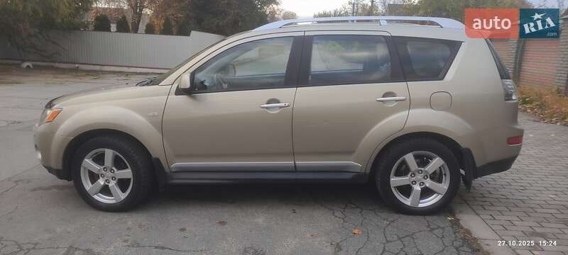 Позашляховик / Кросовер Mitsubishi Outlander 2010 в Києві