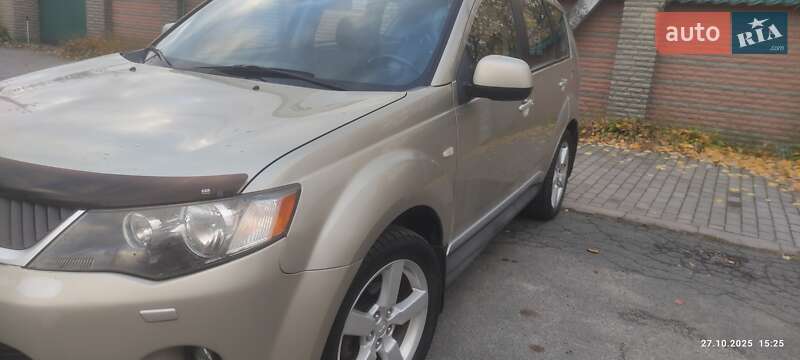 Позашляховик / Кросовер Mitsubishi Outlander 2010 в Києві