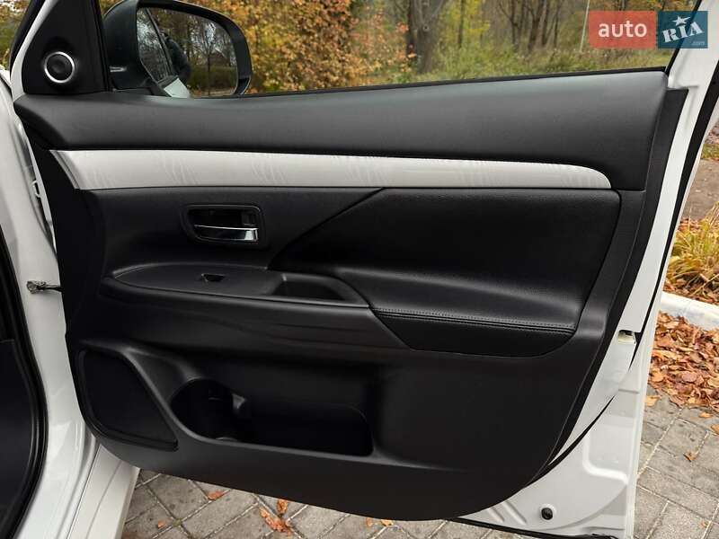 Внедорожник / Кроссовер Mitsubishi Outlander 2014 в Дрогобыче фото 50 Внедорожник / Кроссовер Mitsubishi Outlander 2014 в Дрогобыче