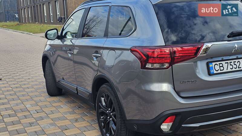 Внедорожник / Кроссовер Mitsubishi Outlander 2018 в Чернигове