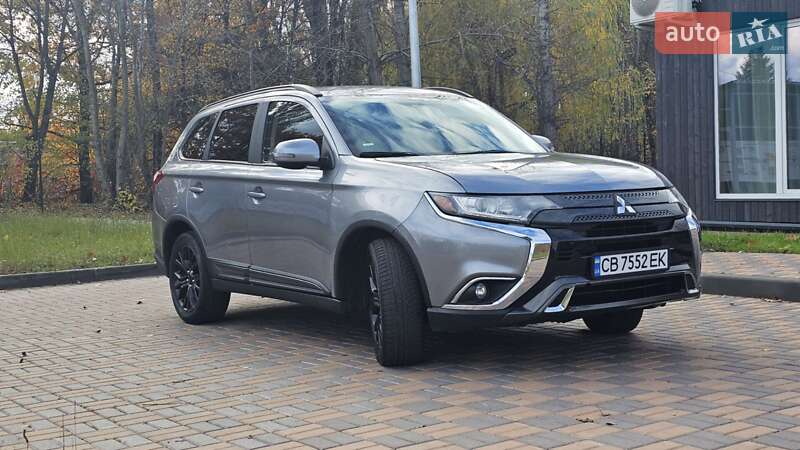 Внедорожник / Кроссовер Mitsubishi Outlander 2018 в Чернигове