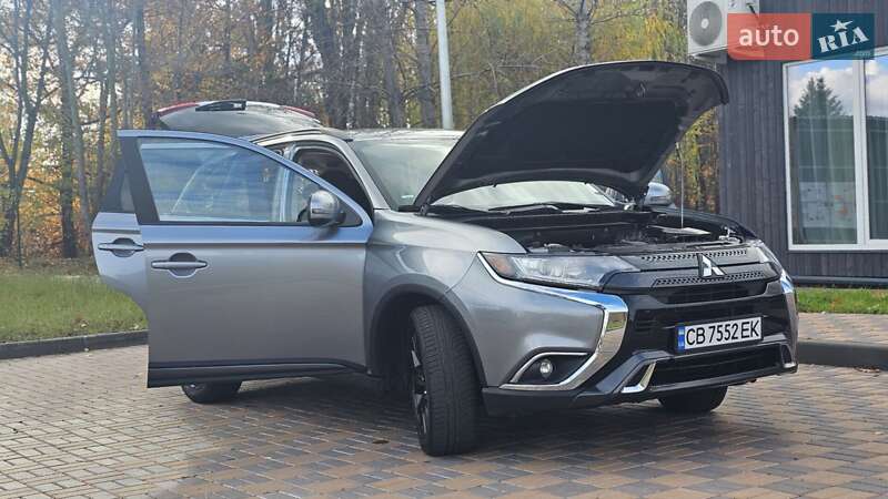 Внедорожник / Кроссовер Mitsubishi Outlander 2018 в Чернигове