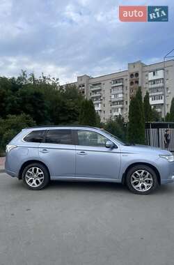 Внедорожник / Кроссовер Mitsubishi Outlander 2014 в Житомире
