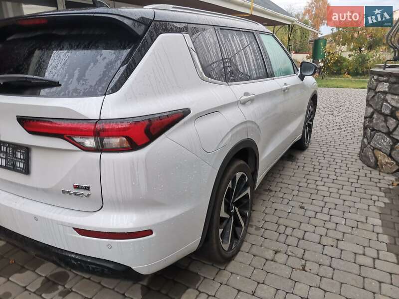 Позашляховик / Кросовер Mitsubishi Outlander 2023 в Полтаві фото 12 Позашляховик / Кросовер Mitsubishi Outlander 2023 в Полтаві