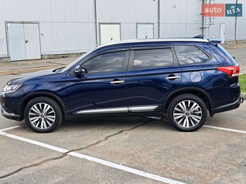 Внедорожник / Кроссовер Mitsubishi Outlander 2022 в Борисполе фото 12 Внедорожник / Кроссовер Mitsubishi Outlander 2022 в Борисполе