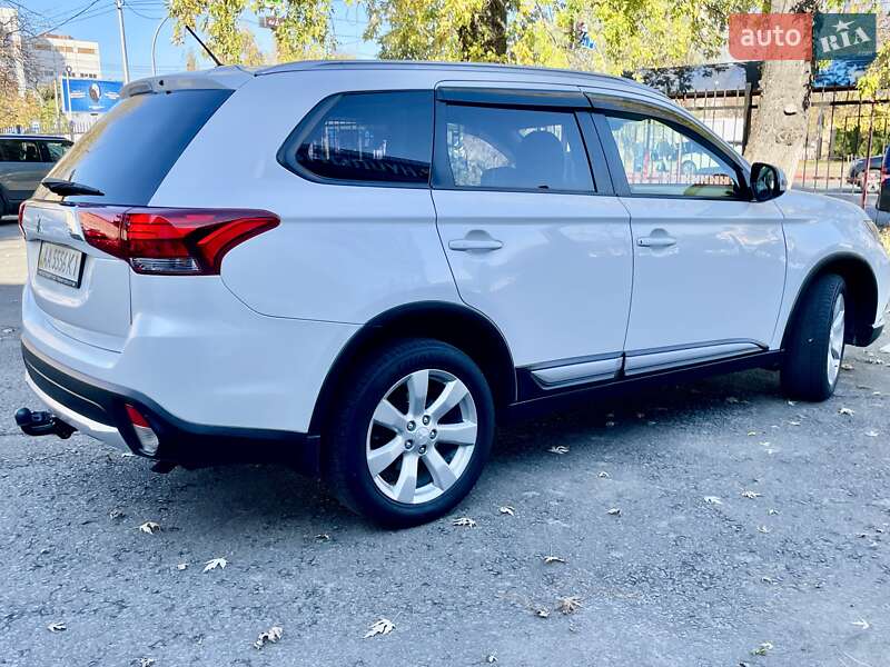 Внедорожник / Кроссовер Mitsubishi Outlander 2015 в Киеве фото 10 Внедорожник / Кроссовер Mitsubishi Outlander 2015 в Киеве