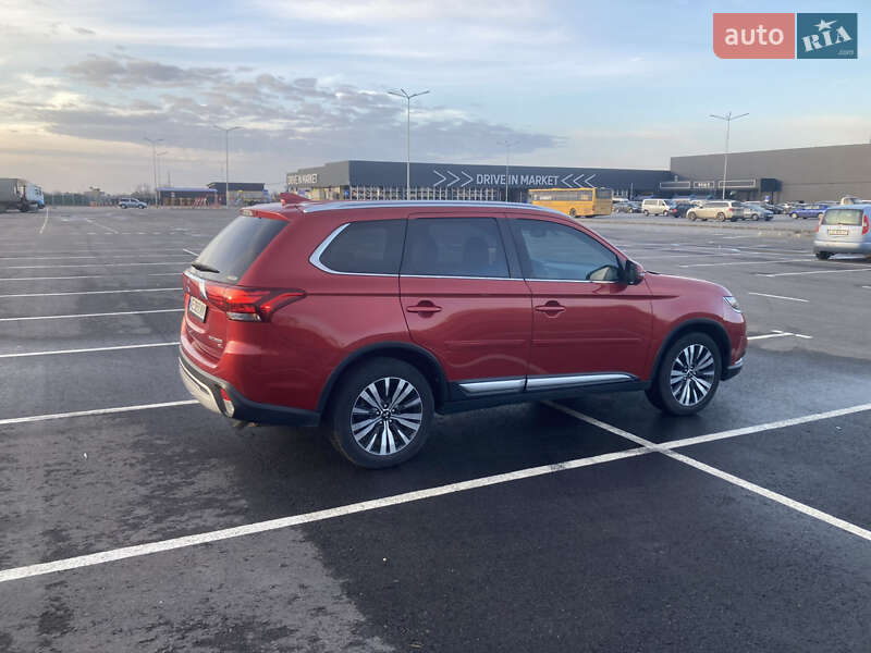 Внедорожник / Кроссовер Mitsubishi Outlander 2018 в Днепре