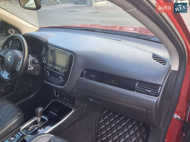 Внедорожник / Кроссовер Mitsubishi Outlander 2018 в Днепре