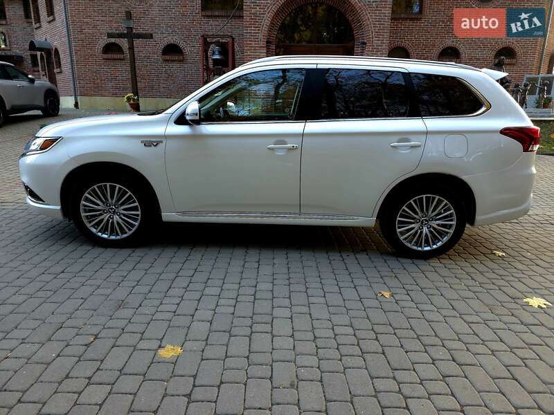 Позашляховик / Кросовер Mitsubishi Outlander 2018 в Львові фото 13 Позашляховик / Кросовер Mitsubishi Outlander 2018 в Львові