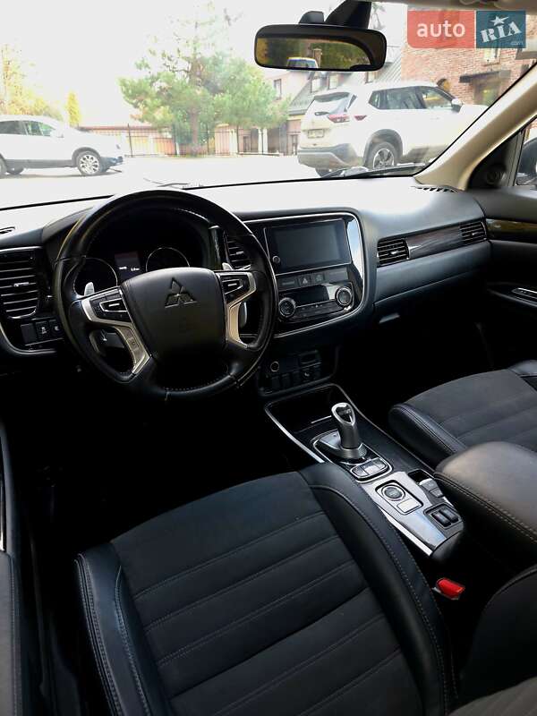 Позашляховик / Кросовер Mitsubishi Outlander 2018 в Львові фото 26 Позашляховик / Кросовер Mitsubishi Outlander 2018 в Львові