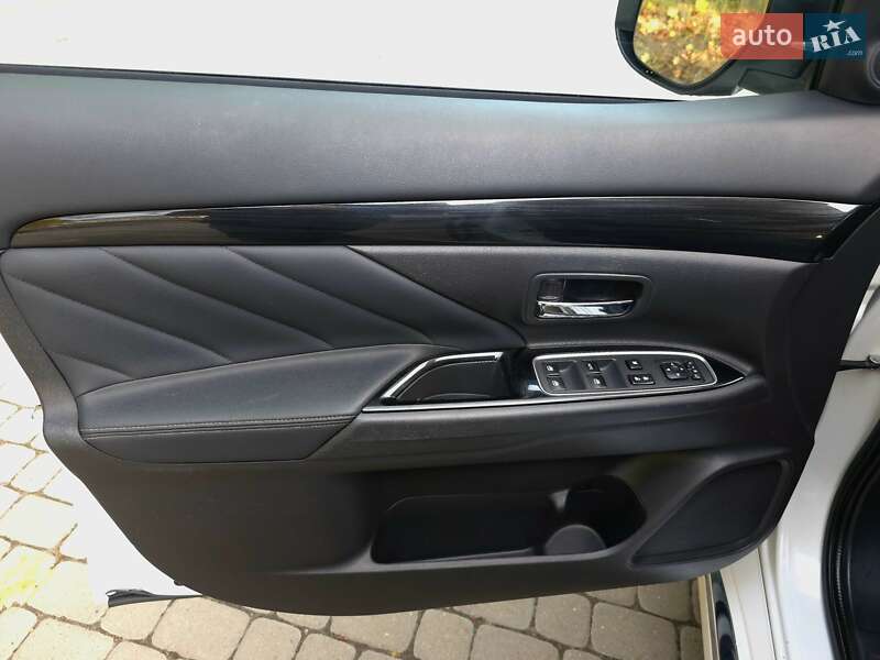Позашляховик / Кросовер Mitsubishi Outlander 2018 в Львові фото 30 Позашляховик / Кросовер Mitsubishi Outlander 2018 в Львові