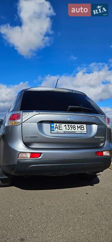 Позашляховик / Кросовер Mitsubishi Outlander 2013 в Кривому Розі фото 19 Позашляховик / Кросовер Mitsubishi Outlander 2013 в Кривому Розі