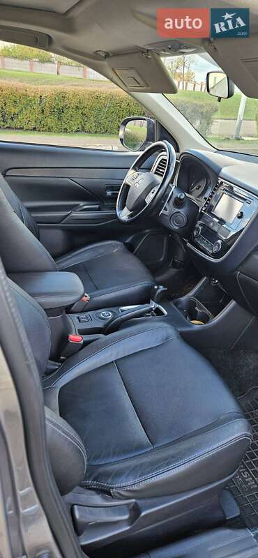 Позашляховик / Кросовер Mitsubishi Outlander 2013 в Кривому Розі фото 28 Позашляховик / Кросовер Mitsubishi Outlander 2013 в Кривому Розі
