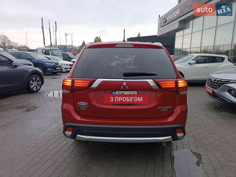 Внедорожник / Кроссовер Mitsubishi Outlander 2015 в Полтаве фото 6 Внедорожник / Кроссовер Mitsubishi Outlander 2015 в Полтаве