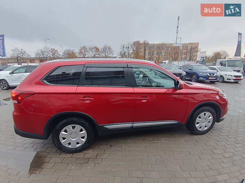 Внедорожник / Кроссовер Mitsubishi Outlander 2015 в Полтаве фото 8 Внедорожник / Кроссовер Mitsubishi Outlander 2015 в Полтаве