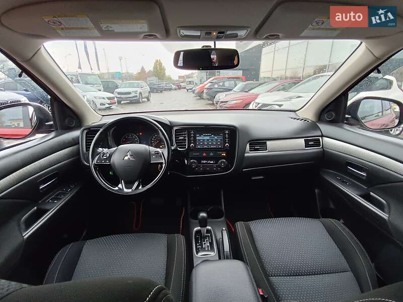 Внедорожник / Кроссовер Mitsubishi Outlander 2015 в Полтаве фото 15 Внедорожник / Кроссовер Mitsubishi Outlander 2015 в Полтаве