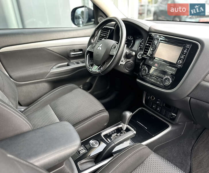 Позашляховик / Кросовер Mitsubishi Outlander 2017 в Дніпрі