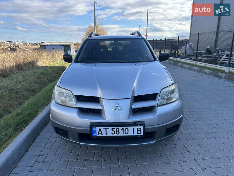 Внедорожник / Кроссовер Mitsubishi Outlander 2005 в Ивано-Франковске фото 4 Внедорожник / Кроссовер Mitsubishi Outlander 2005 в Ивано-Франковске