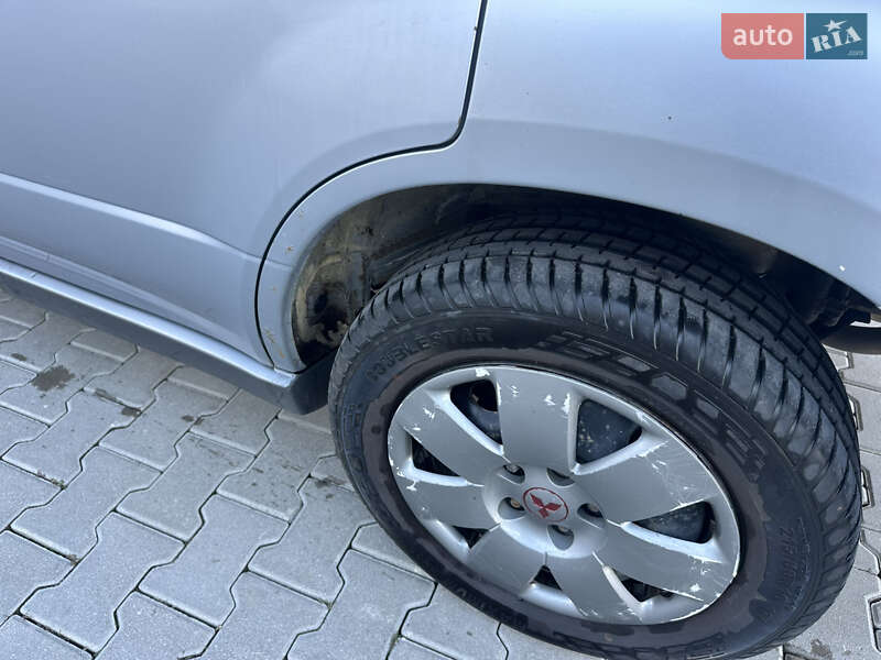 Внедорожник / Кроссовер Mitsubishi Outlander 2005 в Ивано-Франковске фото 12 Внедорожник / Кроссовер Mitsubishi Outlander 2005 в Ивано-Франковске