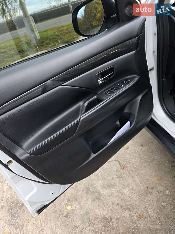 Внедорожник / Кроссовер Mitsubishi Outlander 2015 в Золотоноше фото 17 Внедорожник / Кроссовер Mitsubishi Outlander 2015 в Золотоноше