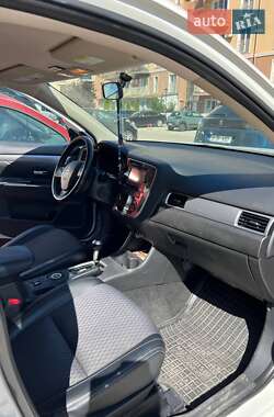 Позашляховик / Кросовер Mitsubishi Outlander 2014 в Одесі