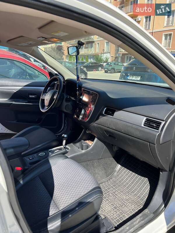 Позашляховик / Кросовер Mitsubishi Outlander 2014 в Одесі