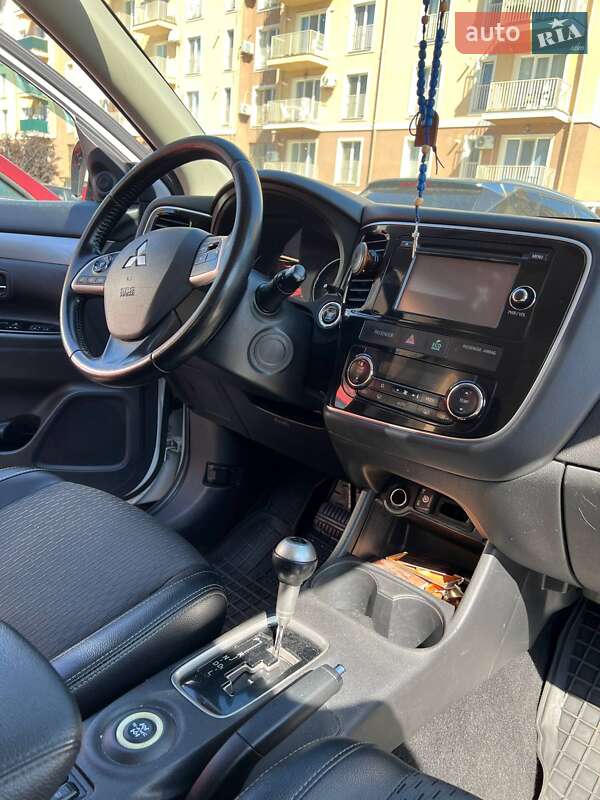 Позашляховик / Кросовер Mitsubishi Outlander 2014 в Одесі