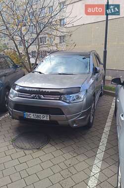 Внедорожник / Кроссовер Mitsubishi Outlander 2012 в Львове