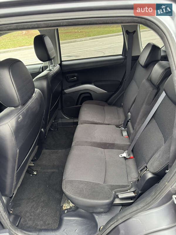 Внедорожник / Кроссовер Mitsubishi Outlander 2011 в Полтаве