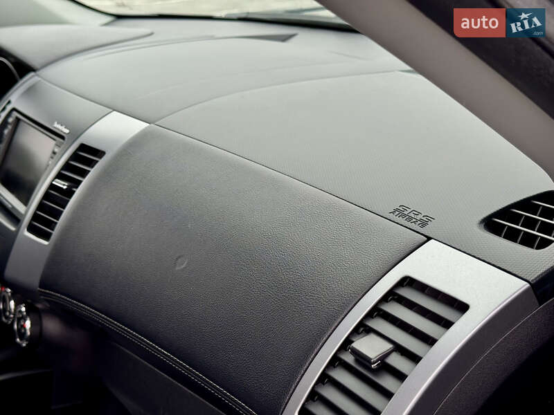 Внедорожник / Кроссовер Mitsubishi Outlander 2011 в Полтаве