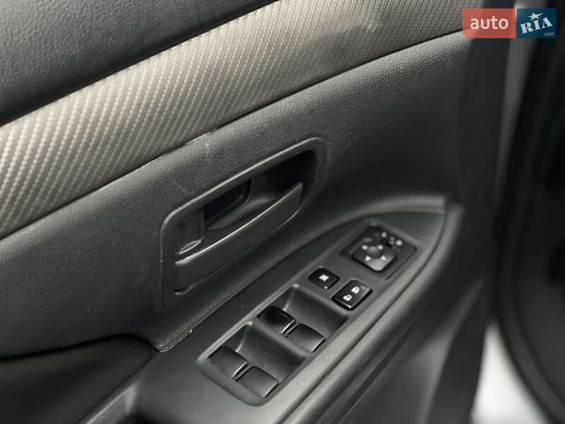 Внедорожник / Кроссовер Mitsubishi Outlander 2012 в Днепре